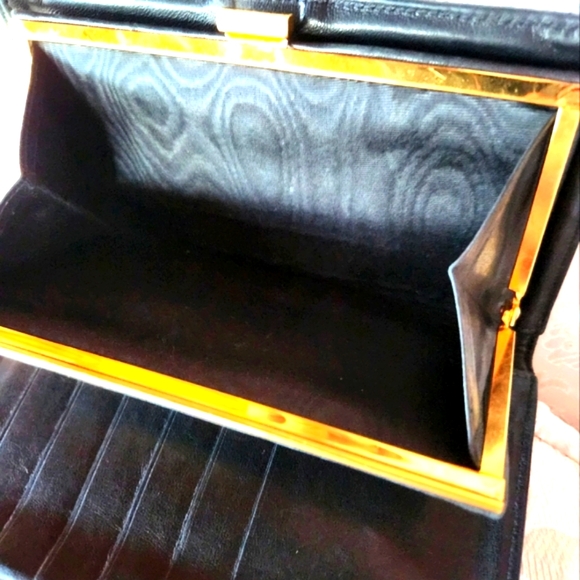 Authentic Chanel wallet - Picture 2 of 5